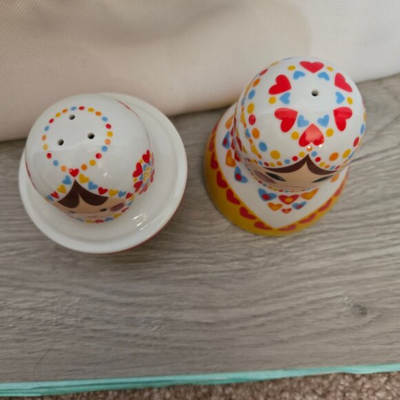 NWOT - Nesting Salt & Pepper Shaker - Picture 3 of 5